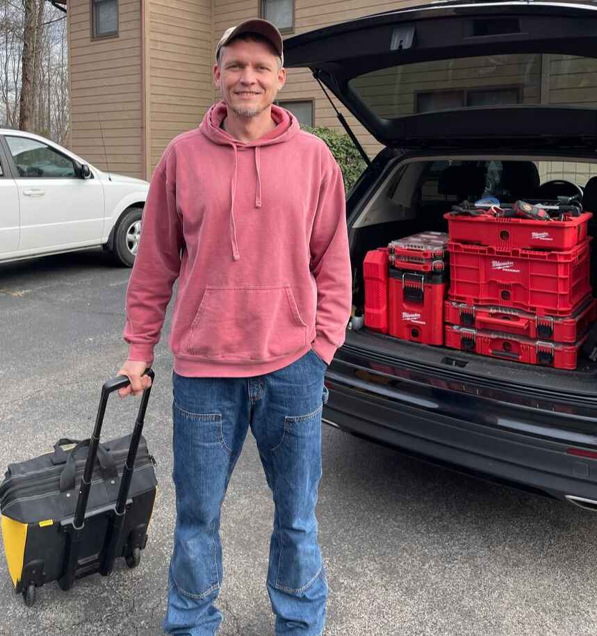 Local handyman helping seniors with home repairs in Tri-Cities TN